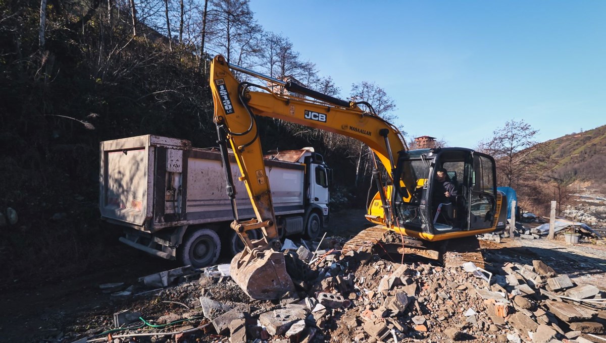 Fırtına Vadisi'nde 28 yapı sahipleri tarafından yıkıldı