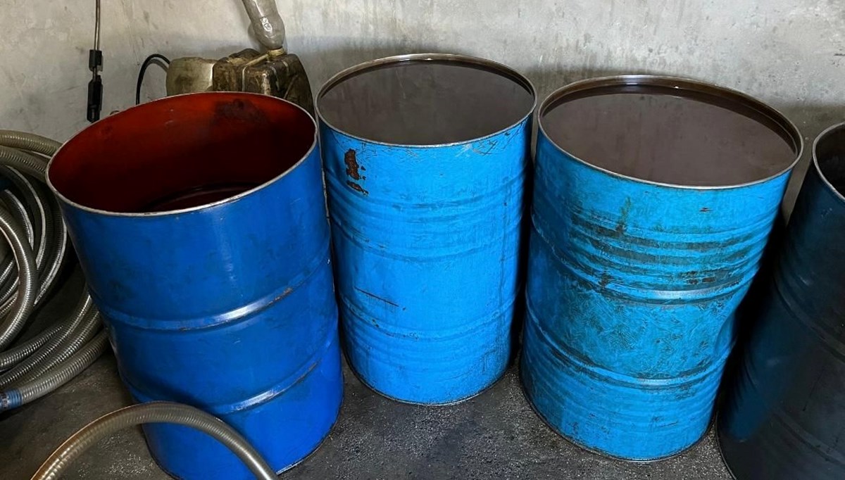 Adana'da 550 litre kaçak akaryakıt ele geçirildi Adana'da 550 litre kaçak akaryakıt ele geçirildi
