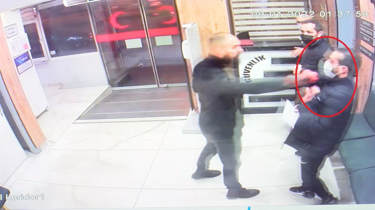 Esenyurt'ta acil serviste bıçaklı saldırgan dehşeti