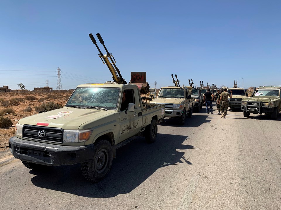 Libya Ordusu'ndan Sirte'nin batısına askeri sevkiyat - 1