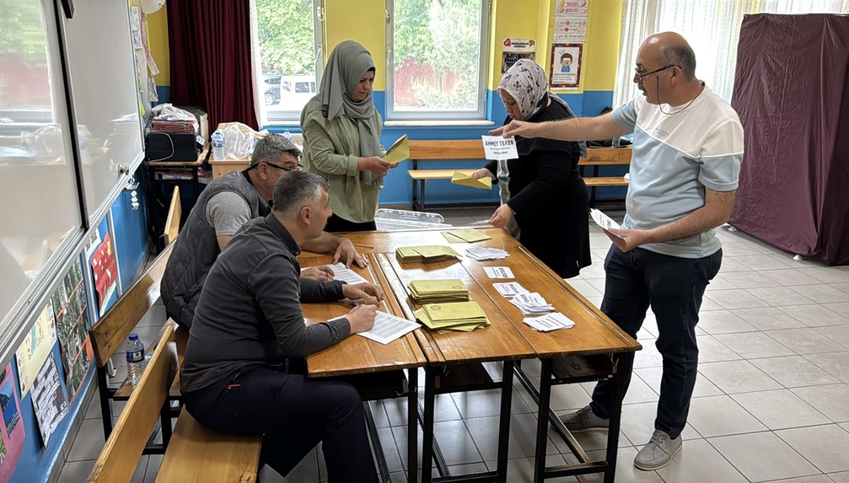 405 mahalle yeni muhtarını seçti