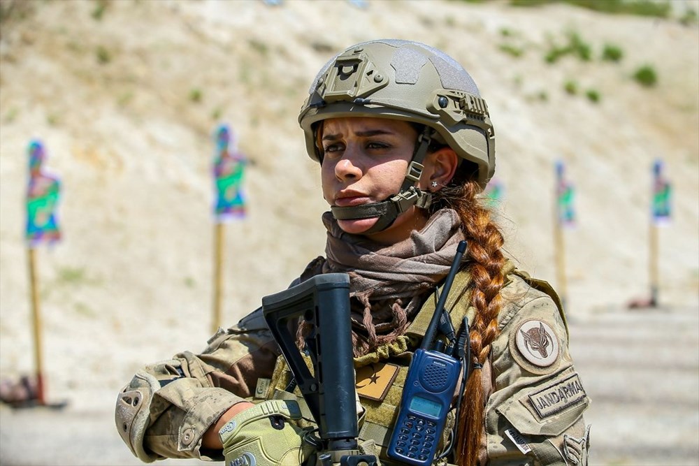 yerleşim birimlerindeki terör operasyonları için eğitim alan ilk kadın astsubay göreve hazır 9