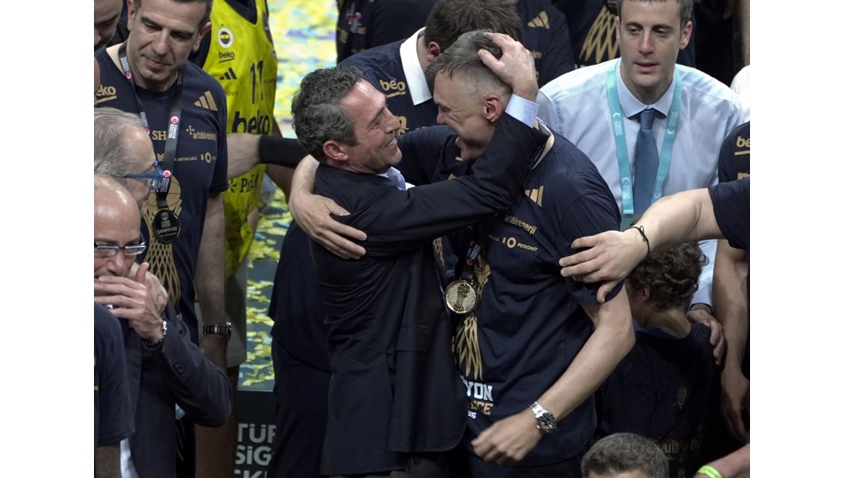Fenerbahçe Beko'nun üçlemesine büyük övgü: "Türk basketbol tarihinin en büyük üç başarısından biri!"
