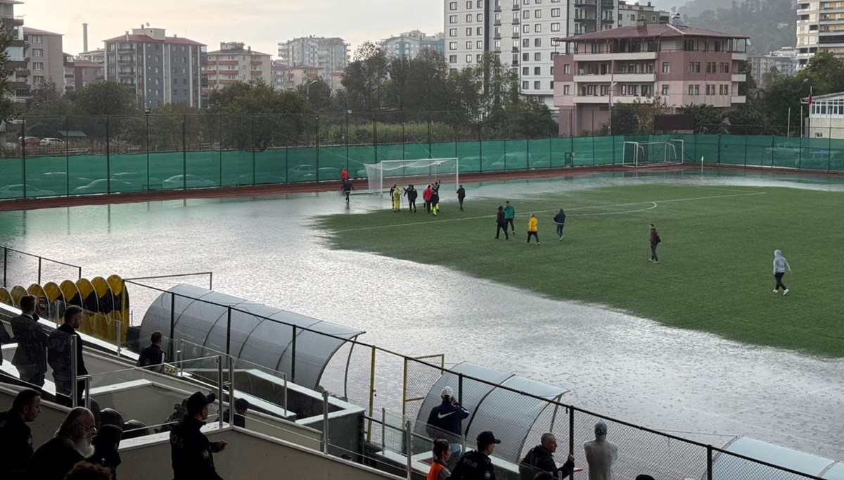 Artvin'de şiddetli yağış nedeniyle 3. Lig maçı ertelendi