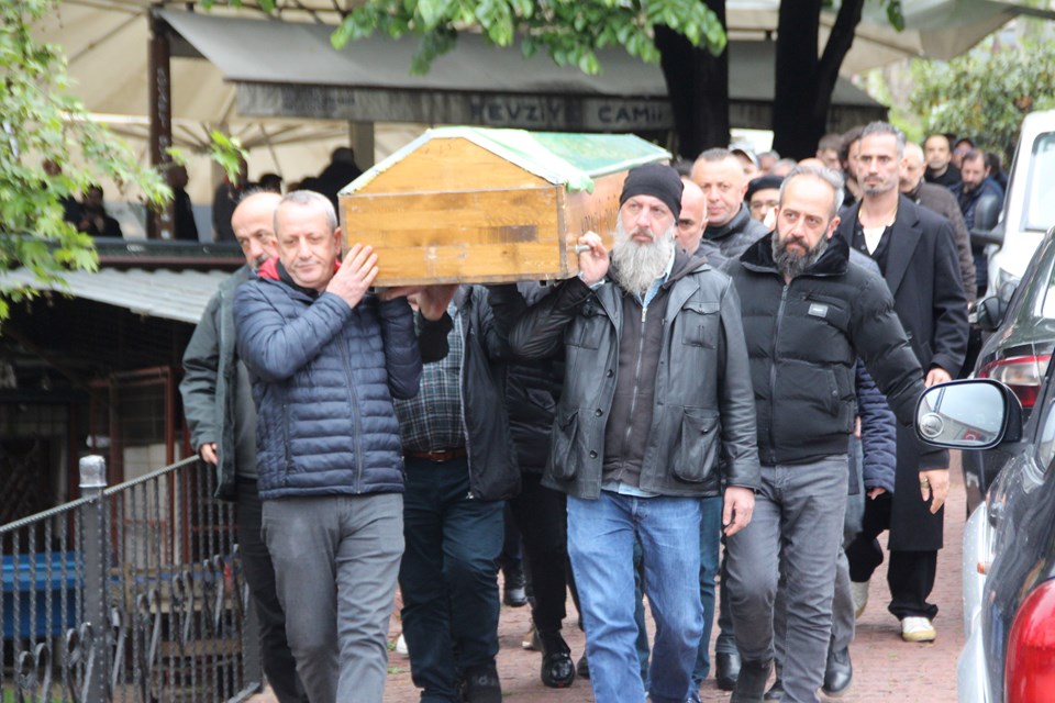 Serkan Keskin'in acı günü: Annesini toprağa verdi - 2