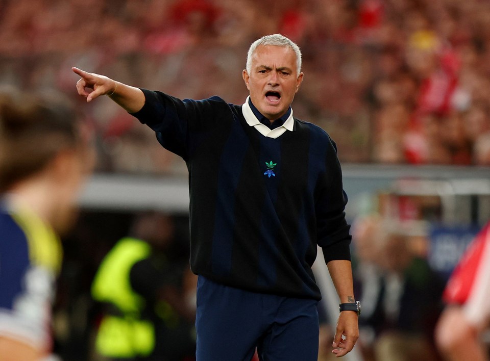 Resmen açıklandı: Fenerbahçe'de Mourinho gönderildi - 1