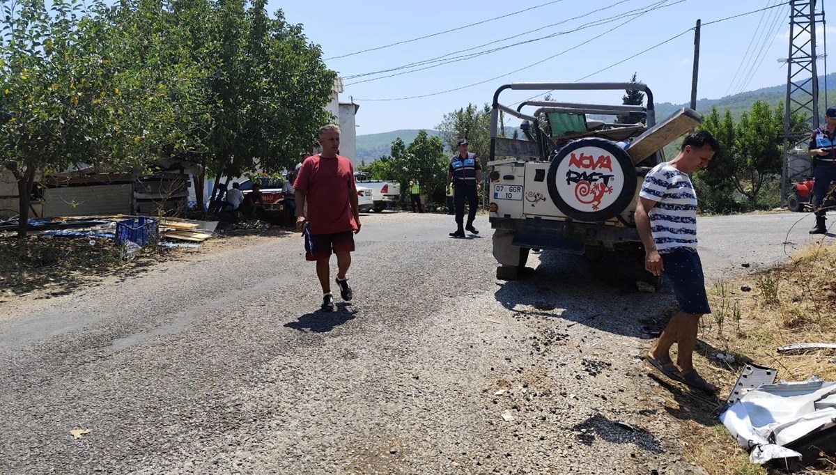 Antalya'da safari aracı ile tur minibüsü çarpıştı: 5 turist yaralı