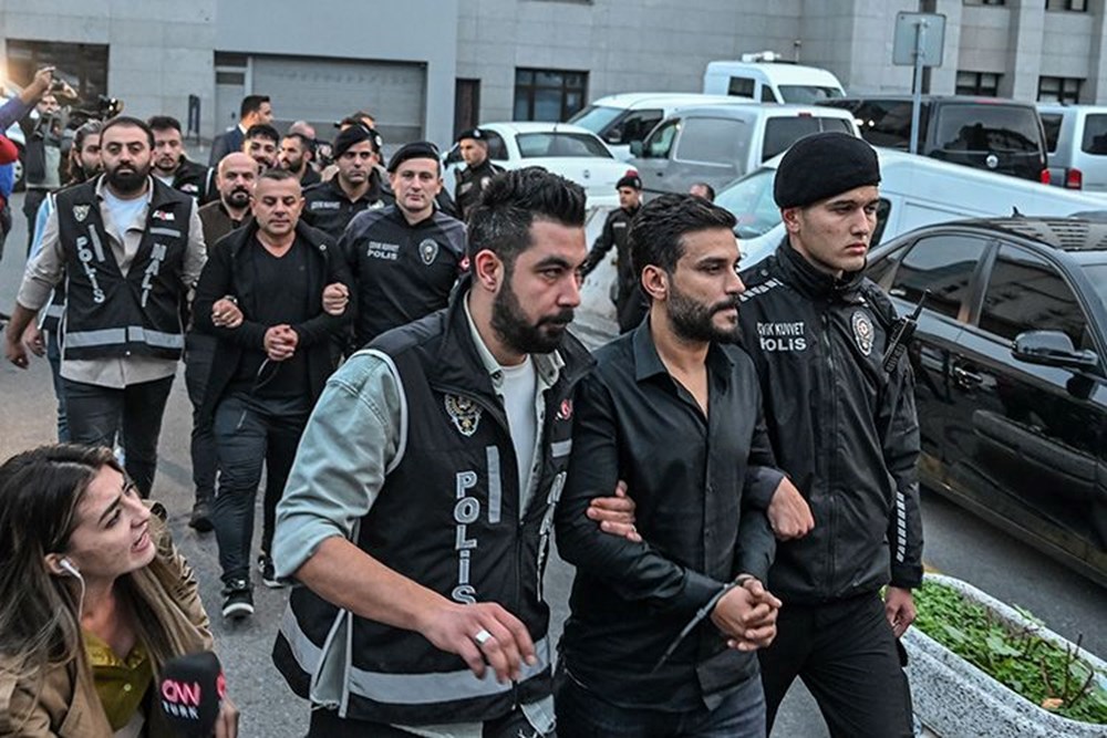 Polatlar, Daltonlar
çetesiyle birlikte yargılanacak | Dilan Polat gözyaşlarını tutamadı: “Daltonlar çetesini tanımıyorum” - 4