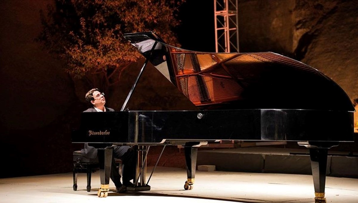 20. Uluslararası Gümüşlük Müzik Festivali Macar piyanist Gabor Farkas'ı konuk etti 20. Uluslararası Gümüşlük Müzik Festivali Macar piyanist Gabor Farkas'ı konuk etti