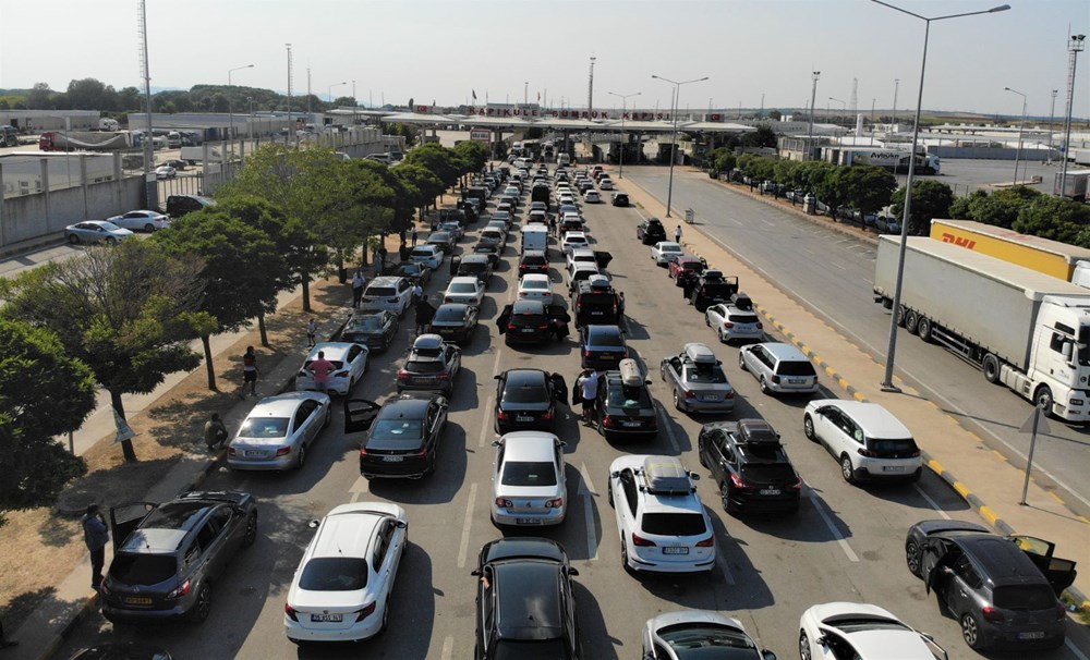 Gurbetçilerin dönüş çilesi: Sınırda uzun kuyruk - 11