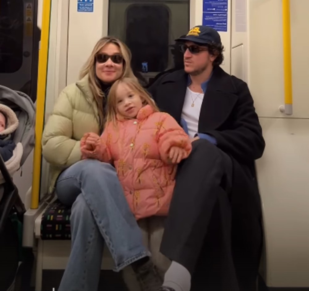 Şarkıcı Edis kar nedeniyle metroya bindi (Toplu taşıma kullanan ünlüler) - 4