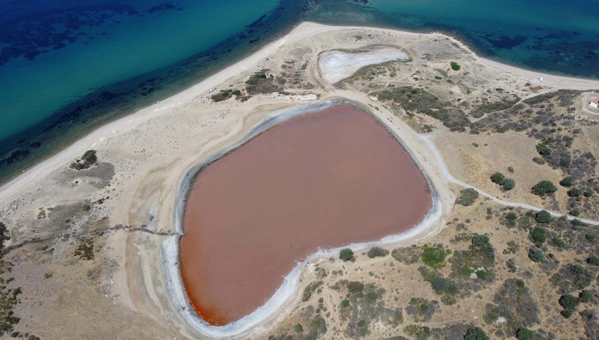 Çanakkale'de 'kalpli göl' köpürdü