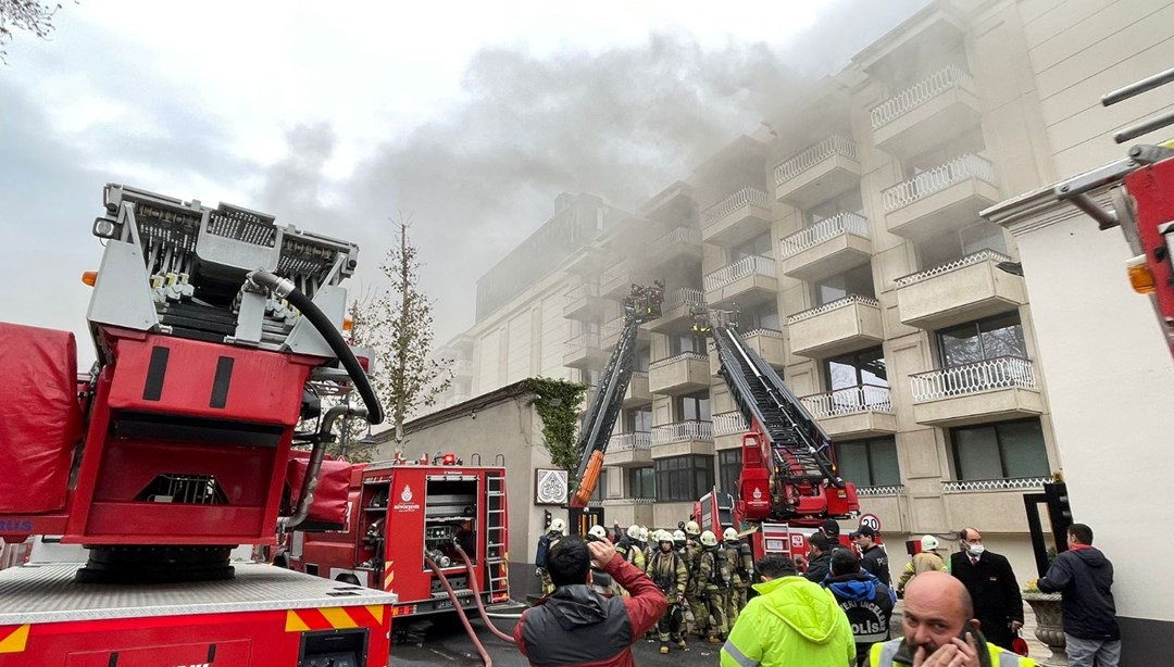 Çırağan Sarayı'nın otel bölümünde yangın - Son Dakika Türkiye Haberleri | NTV Haber