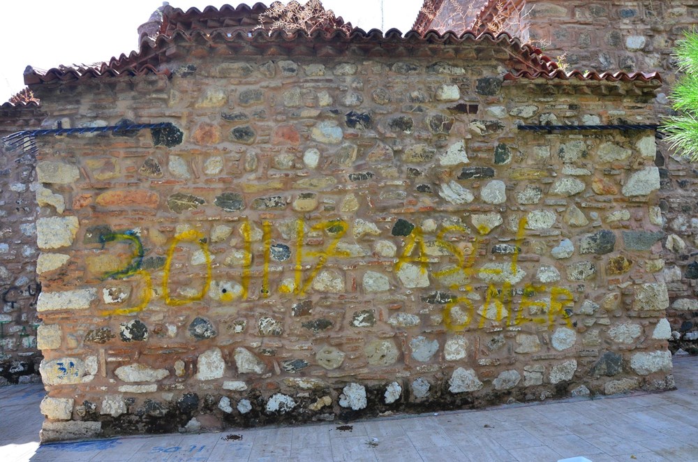 Tarihi duvarlar �aşk defterine� döndü Son Dakika Türkiye Haberleri