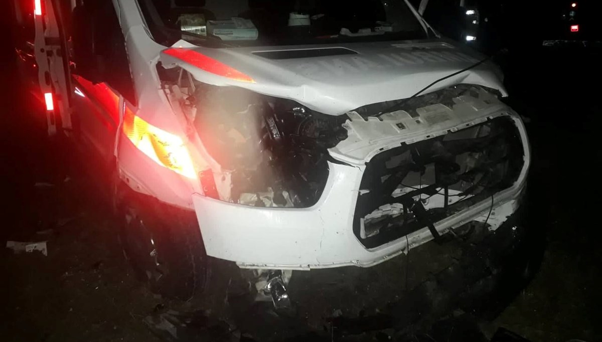Ambulans ile otomobil çarpıştı: 2 yaralı Ambulans ile otomobil çarpıştı: 2 yaralı