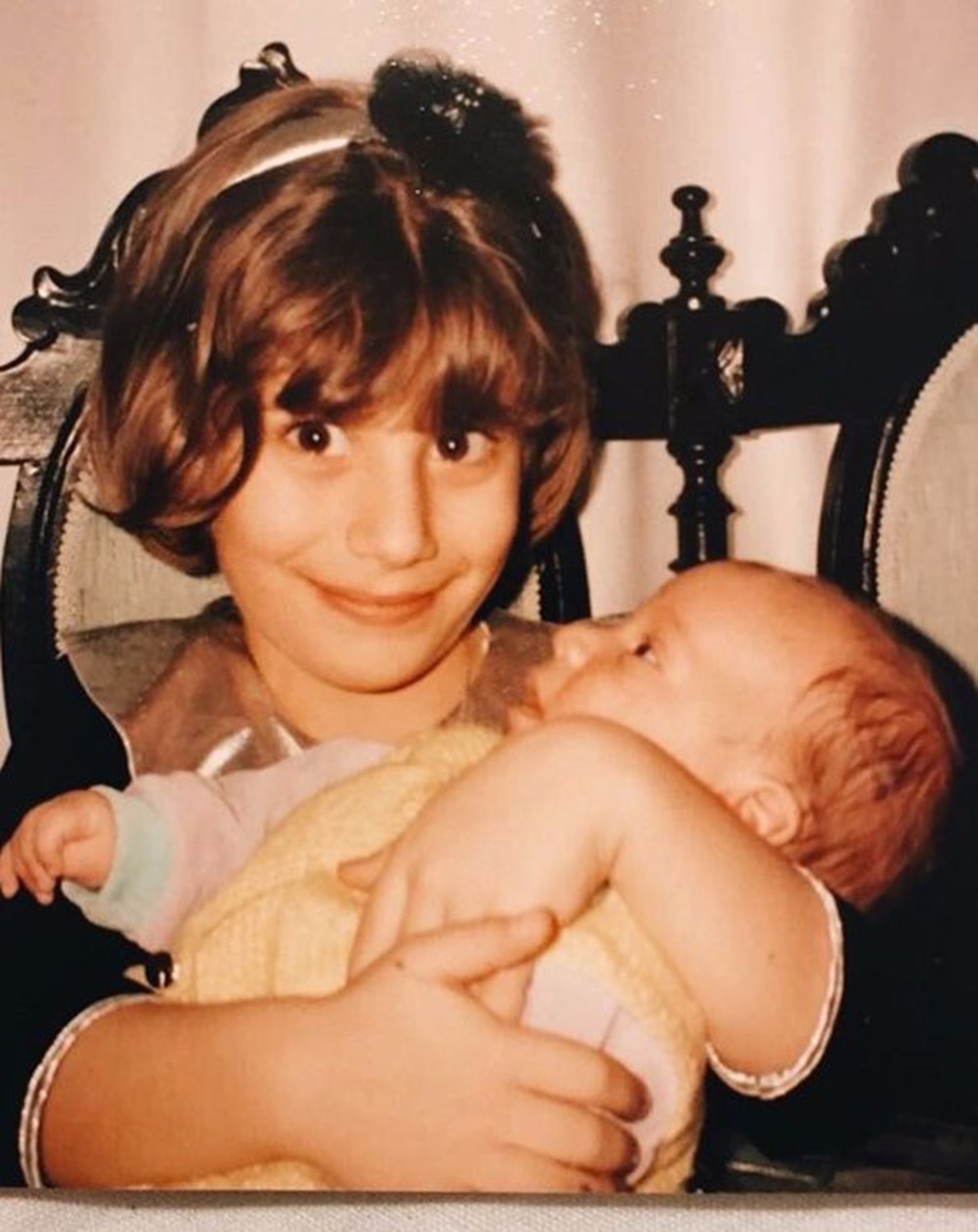Ünlü isim geçmişe götürdü: "Oyuncu olacağını nasıl anlamadın" (Ünlülerin çocukluk ve gençlik halleri) - 564