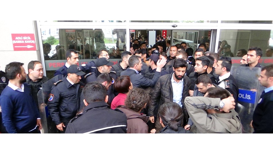 İstanbul Adalet Sarayı'nda ''X-Ray'' arbedesi