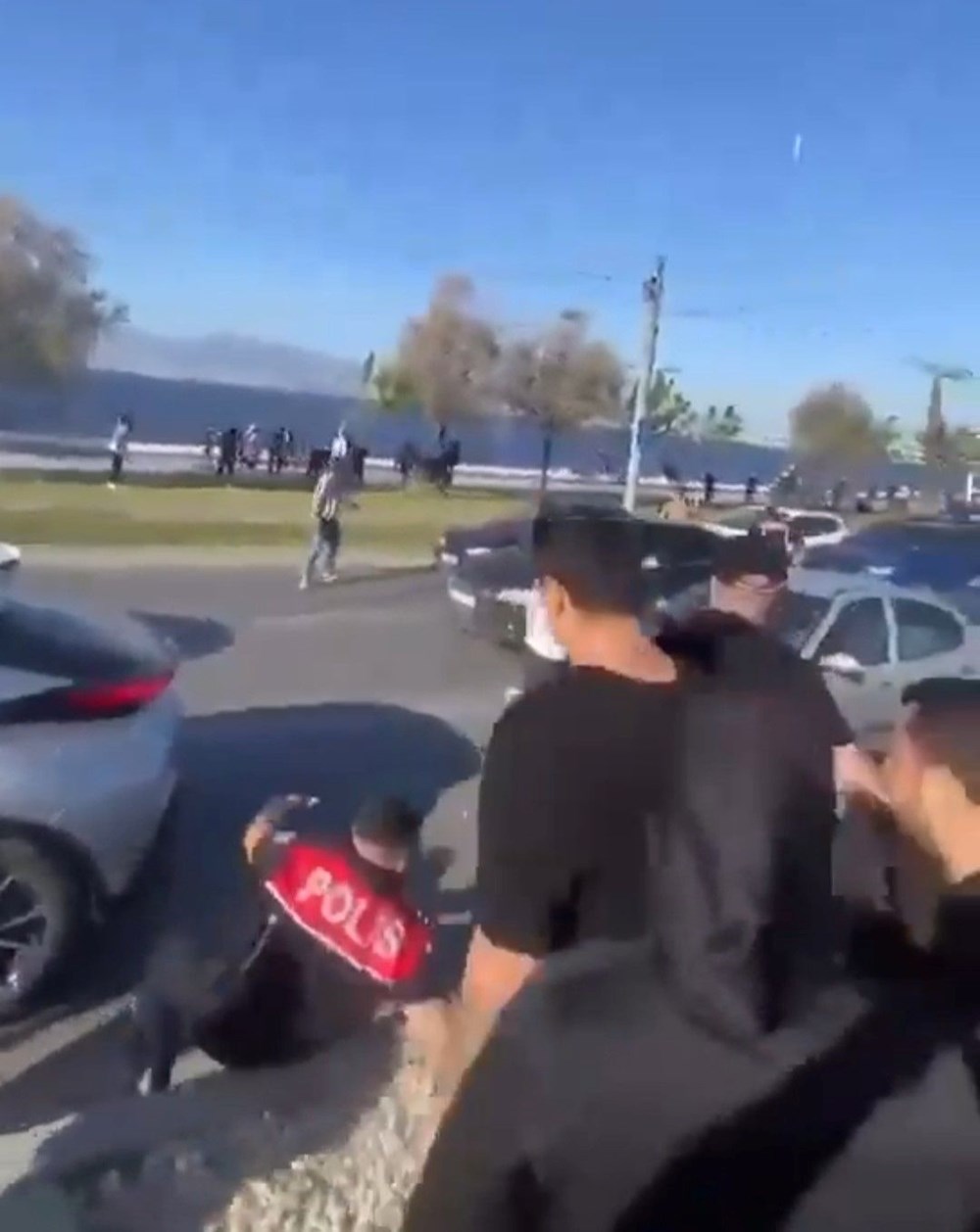 Göztepe ile Beşiktaş taraftarları arasında kavga - 3