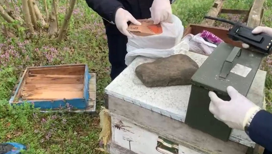 Kovandan kaçak silah çıktı: İki şüpheli gözaltında