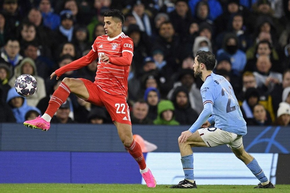 Manchester City taraftarından Joao Cancelo'ya protesto - 3