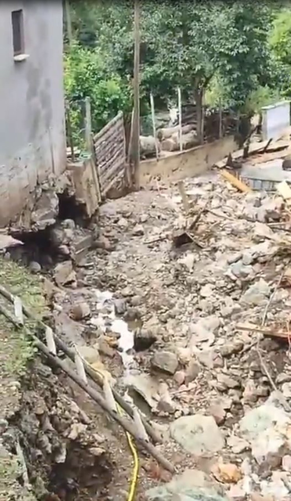 Artvin'de heyelan nedeniyle 8 köy yolu ulaşıma kapandı - 4