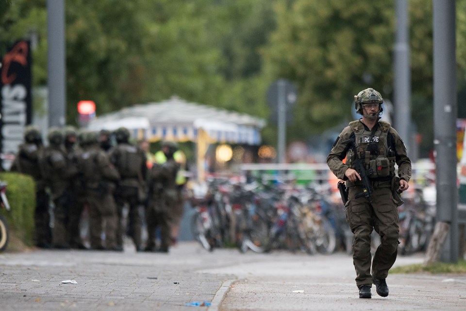Almanya Münih’te AVM'de ateş açıldı: 9 ölü - 1