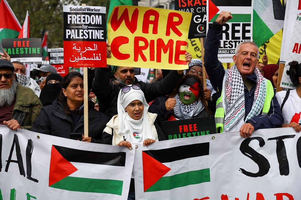 İngiltere'de Filistin ile dayanışma yürüyüşü: Binlerce kişi savaşın sona ermesi çağrısı yaptı - 8