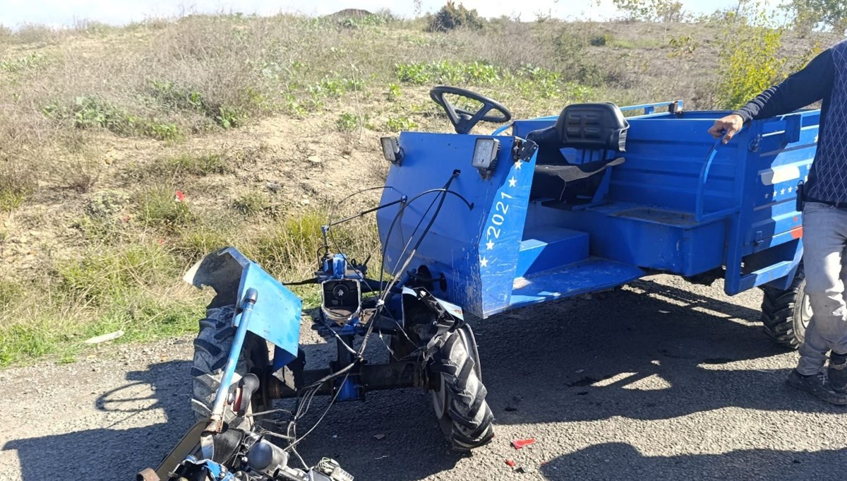 Tarım aracı ile motosiklet kafa kafaya çarpıştı: 2 yaralı
