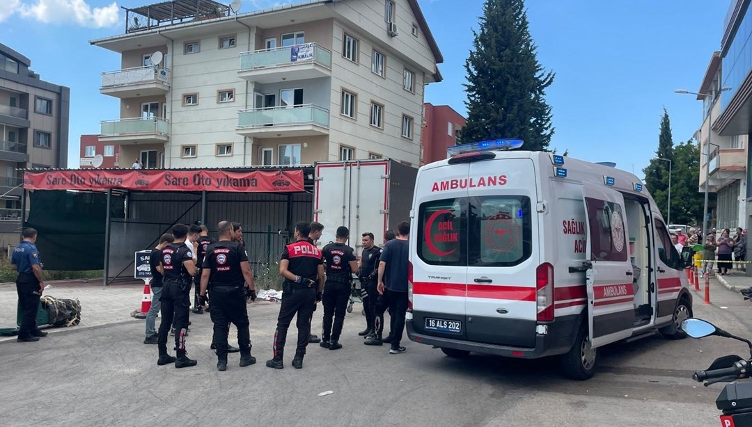 Bursa'da bıçaklı kavga: 1'i ağır 3 yaralı