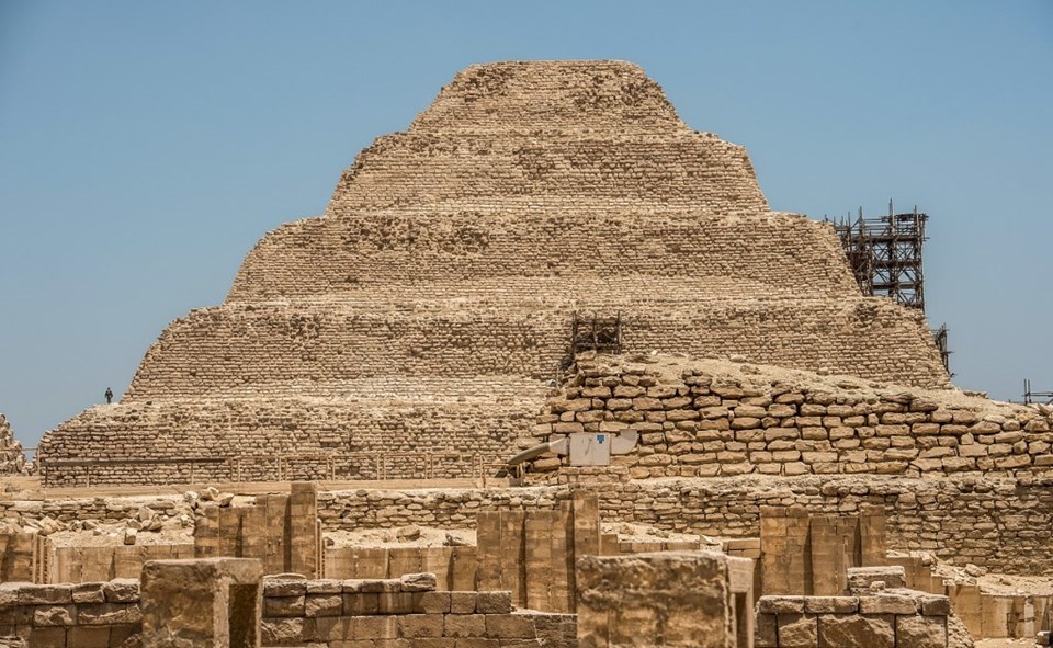 En eski piramidin etrafı şehir mezarlığı çıktı - 1
