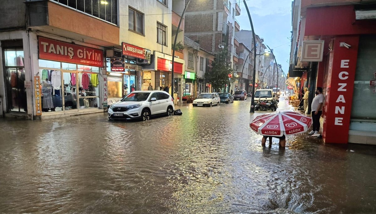 Yeni haftada hava nasıl olacak? Batı bölgeler yine sıcak olacak, iki bölgede ise salıdan cumaya yağmur var Yeni haftada hava nasıl olacak? Batı bölgeler yine sıcak olacak, iki bölgede ise salıdan cumaya yağmur var