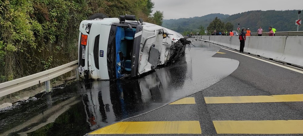 Zift yüklü tanker devrildi, Bolu Dağı ulaşıma kapandı - 6