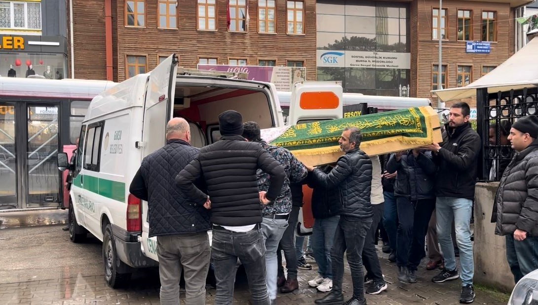 Kıskançlık krizi nedeniyle öldürülen genç kız toprağa verildi