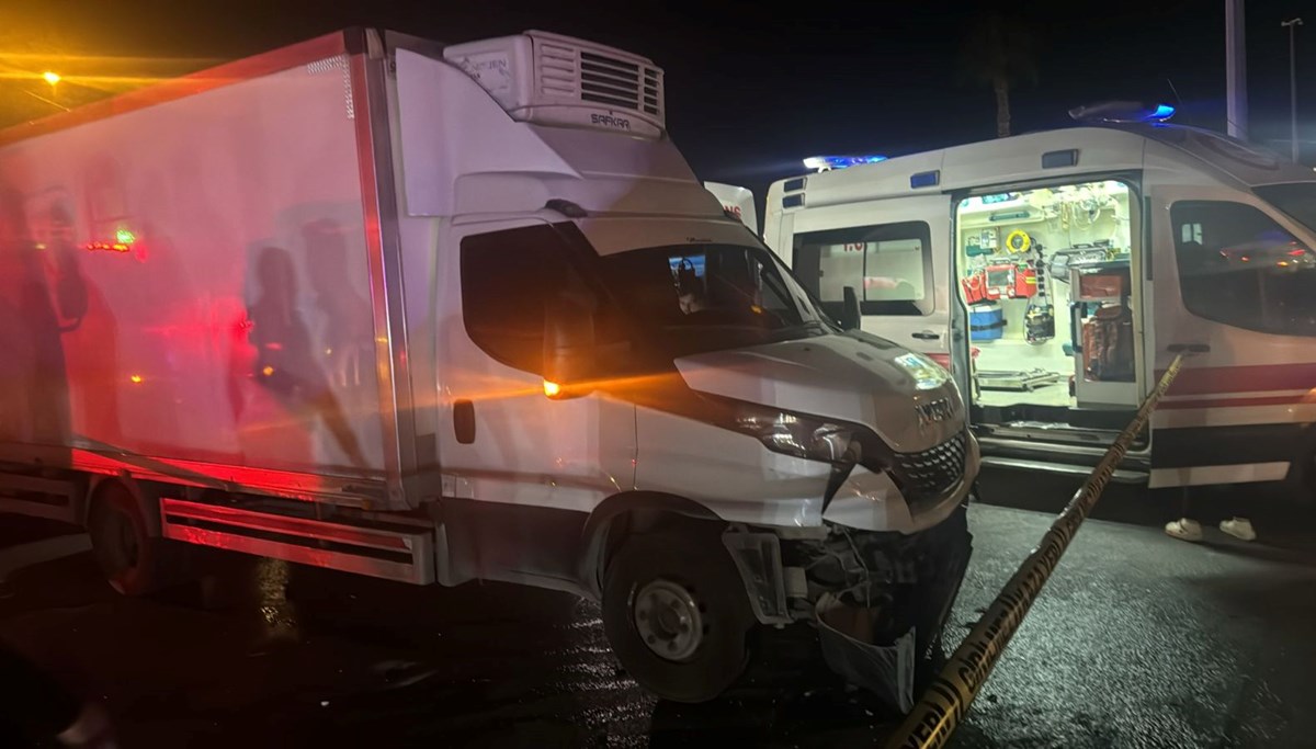Mersin'de zincirleme kaza: 1 ölü, 2 yaralı Mersin'de zincirleme kaza: 1 ölü, 2 yaralı