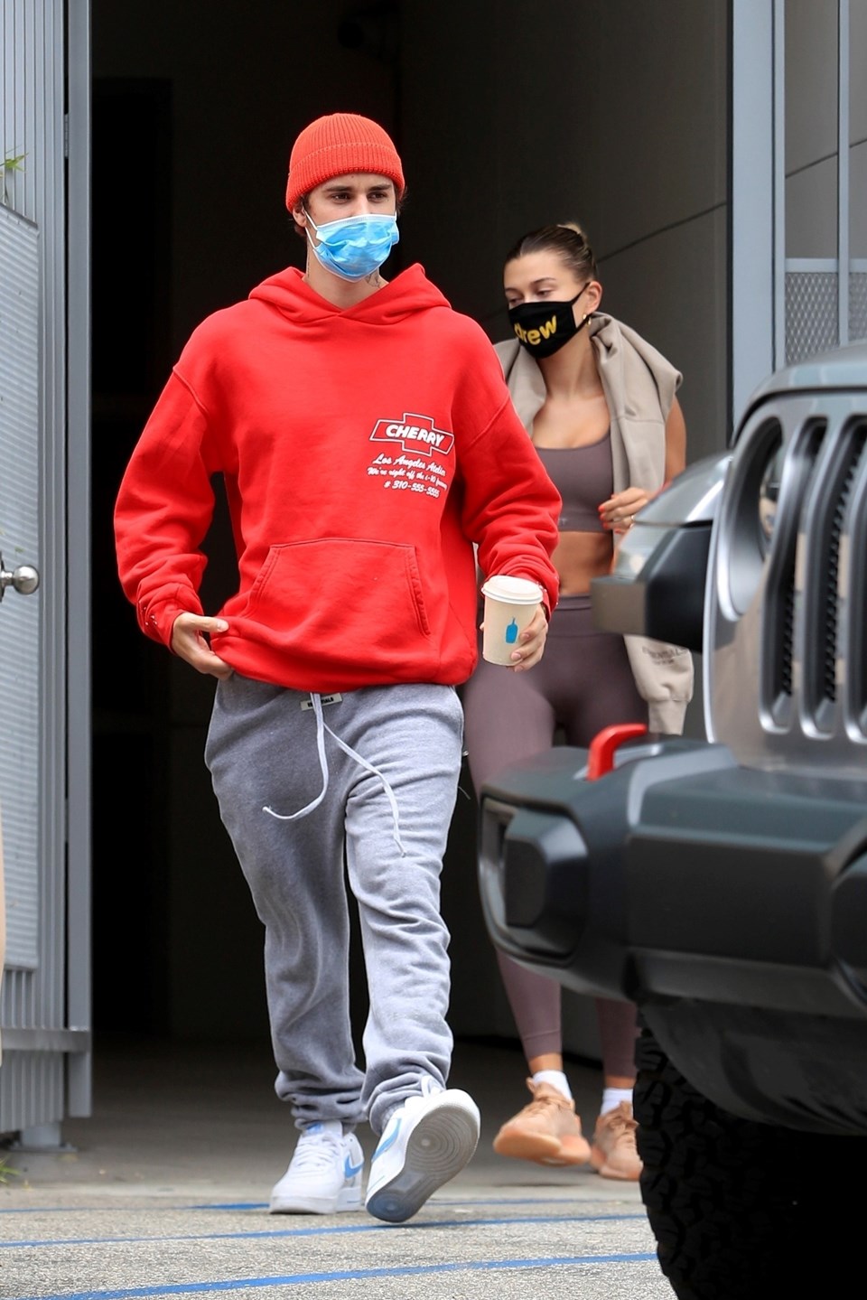 Justin Bieber ile Hailey Bieber hastane çıkışı görüntülendi - 1