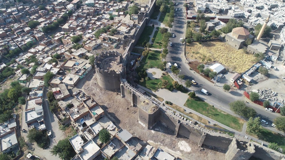 Diyarbakır'da gecekonduların yıkılmasıyla kitabe ve nişler ortaya çıktı - 19