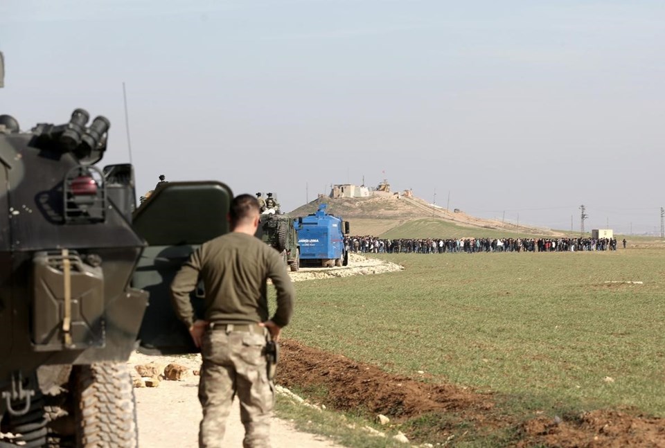 Kobani'ye geçmek isteyen gruba gazlı müdahale - 1