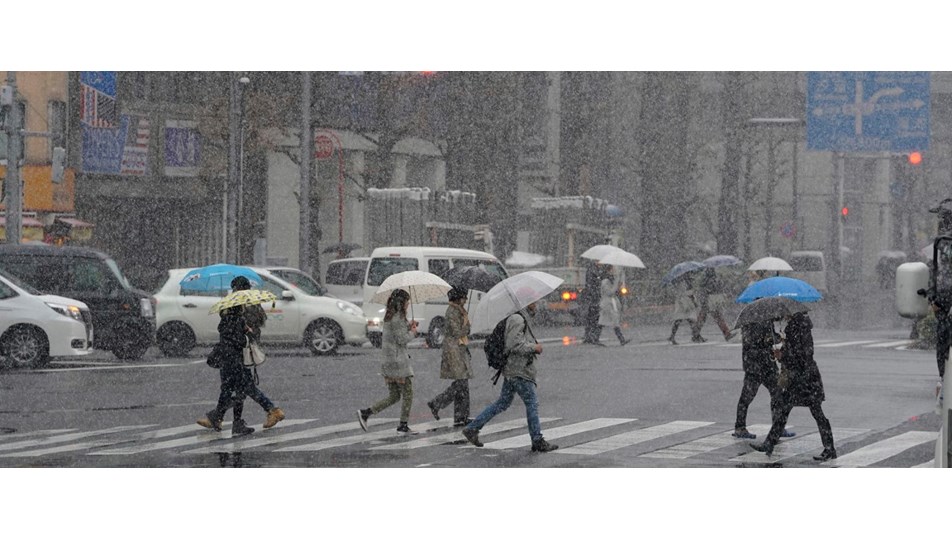 Japonya'da kar fırtınası trafiği felç etti