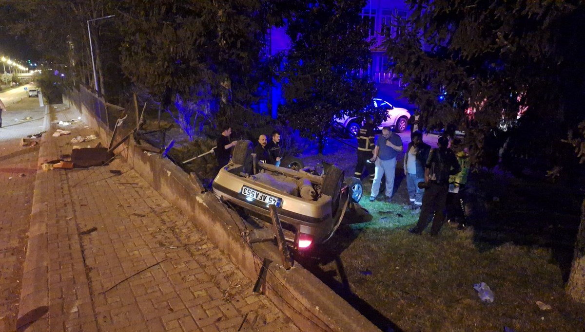 Samsun'da otomobil duvara çarparak tarlaya devrildi: 2 yaralı Samsun'da otomobil duvara çarparak tarlaya devrildi: 2 yaralı