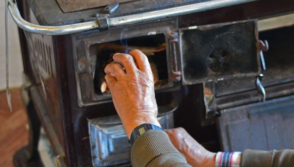 Sobadan sızan gaz iki can aldı