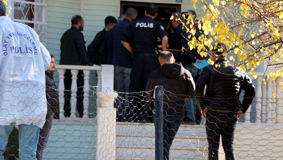 Yengesini baltayla öldürdü; olay yerindeki ağabeyi de kalp krizinden öldü Yengesini baltayla öldürdü; olay yerindeki ağabeyi de kalp krizinden öldü
