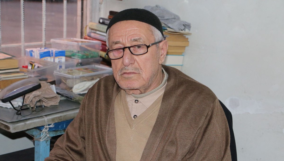 Diyarbakırlı bakkal tarihi olayları tek tek defterine not ediyor Diyarbakırlı bakkal tarihi olayları tek tek defterine not ediyor