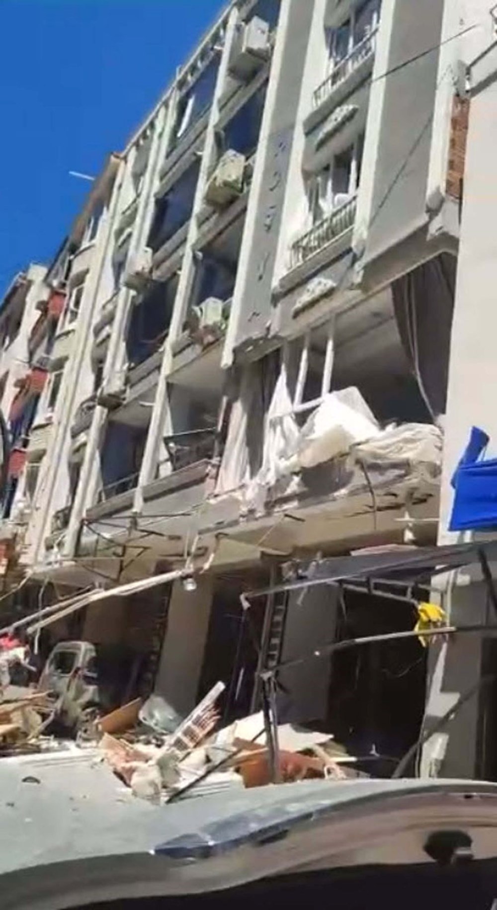 SON DAKİKA HABERİ | İzmir Torbalı'da bir binada doğalgaz patlaması: 4 ölü, 20 yaralı - 13
