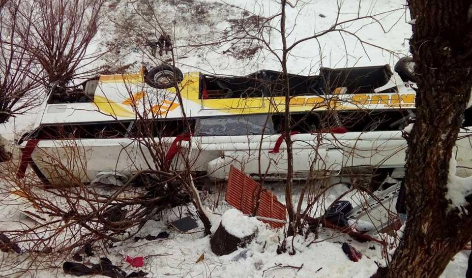 Muş'ta yolcu otobüsü devrildi: 6 ölü - 1