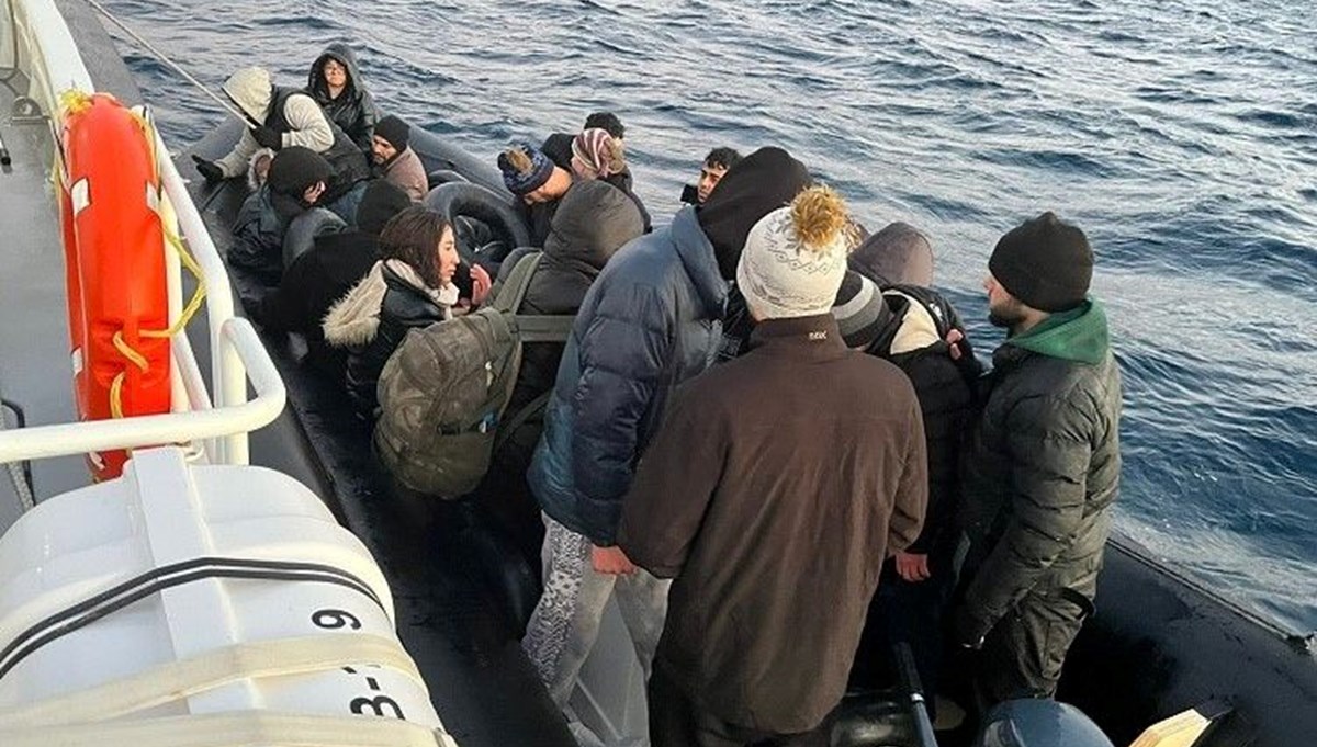 Çanakkale'de 32 kaçak göçmen yakalandı Çanakkale'de 32 kaçak göçmen yakalandı