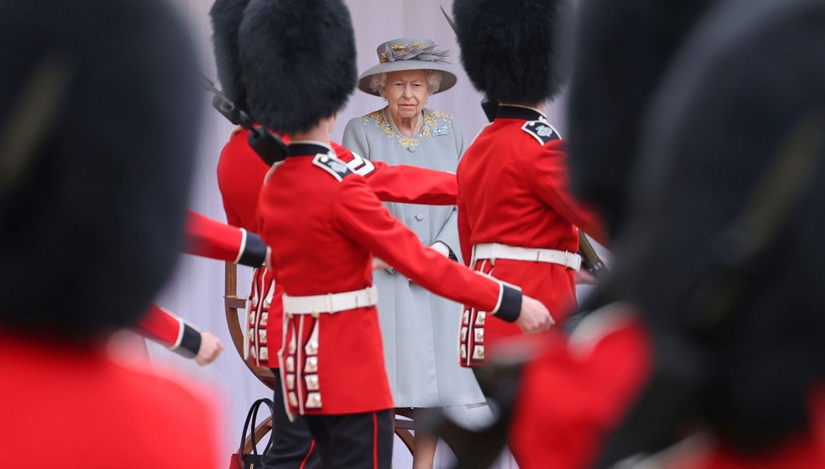 Kraliçe Elizabeth'e 95'inci doğum günü kutlaması (Trooping the Colour)