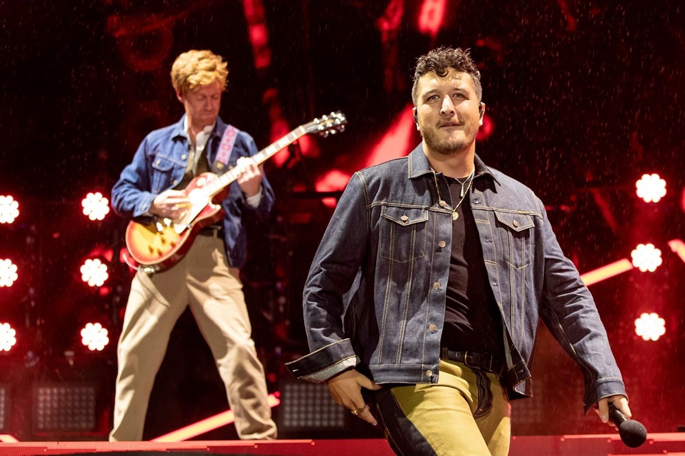 Normale dönen ülkede 50 bin kişilik konser