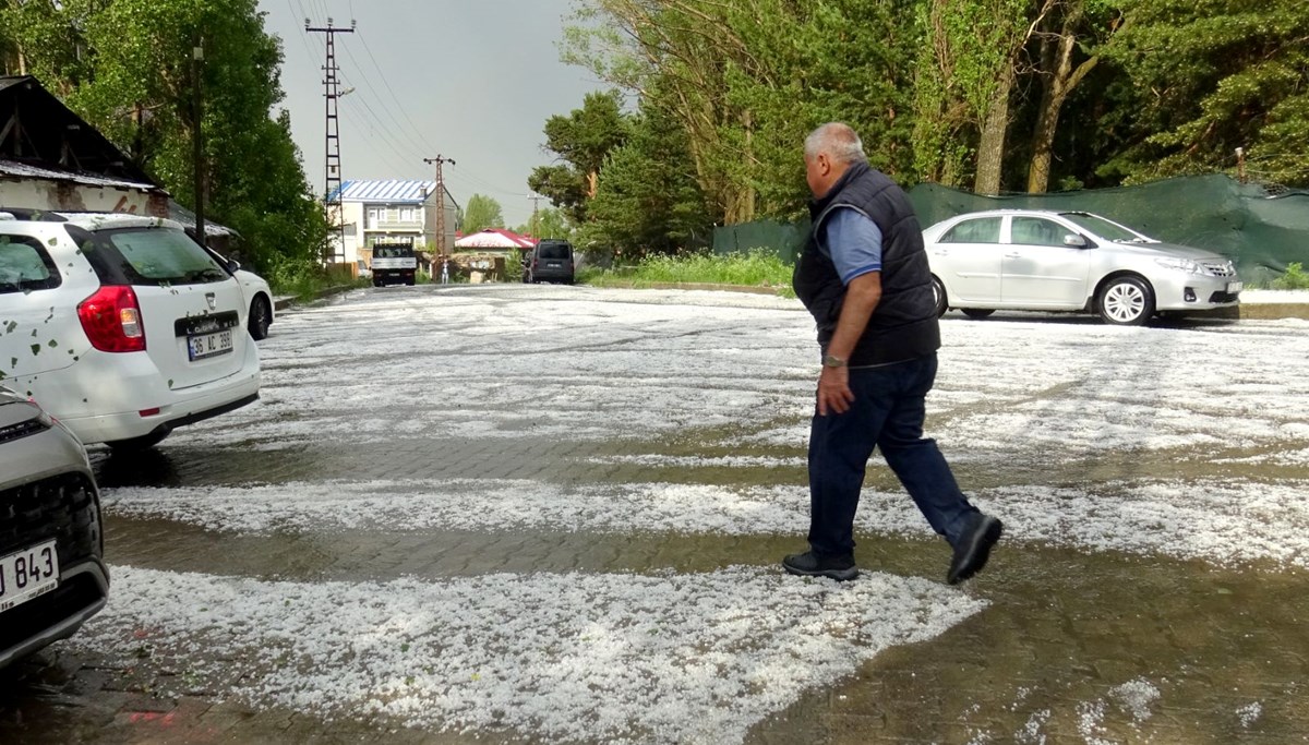 Kars'ta dolu ve sağanak Kars'ta dolu ve sağanak