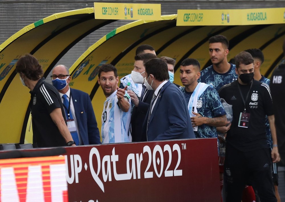Sağlık görevlilerinin sahaya girdiği Brezilya-Arjantin maçı yarıda kaldı - 6