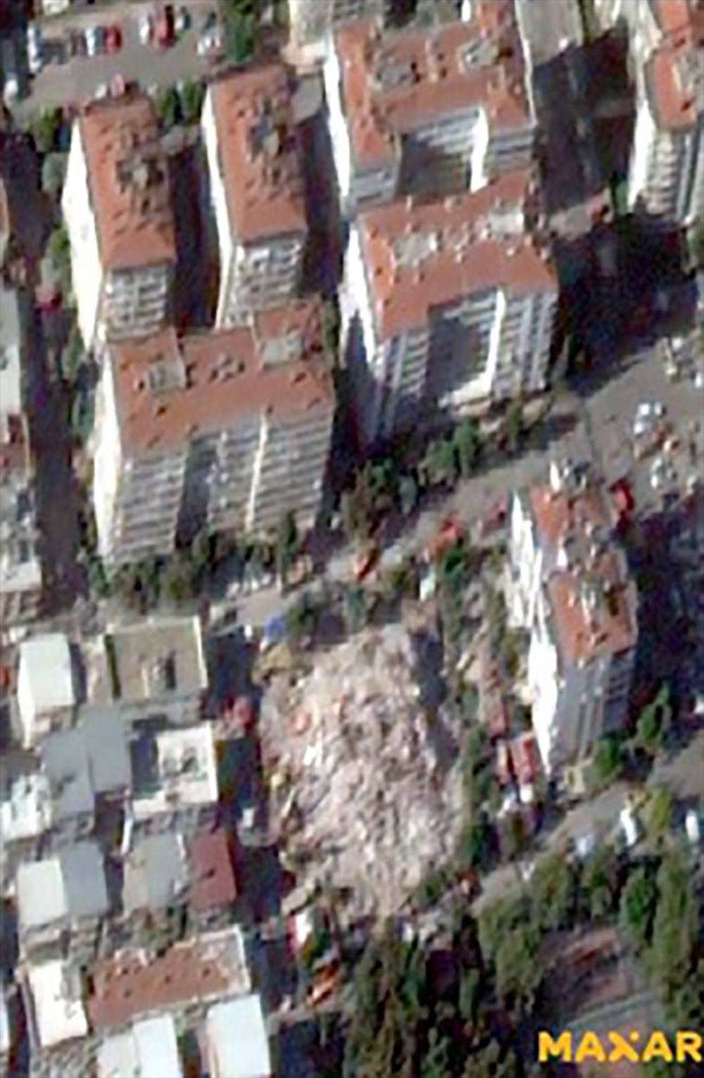 İzmir'deki yıkım uzaydan görüntülendi